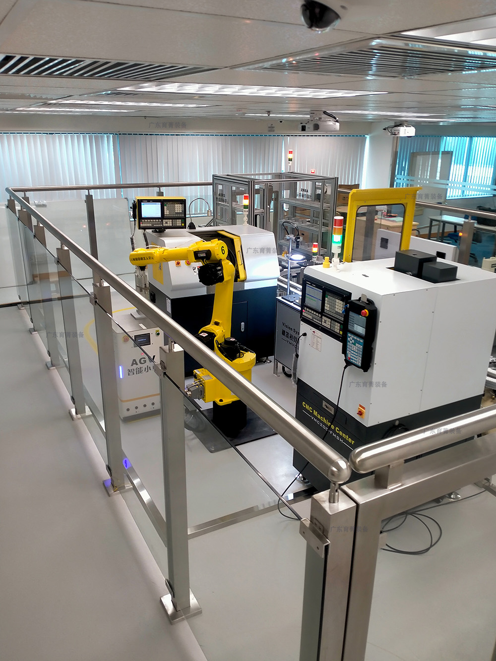 数字孪生技术与物联网融合的智能工厂教学设备研发